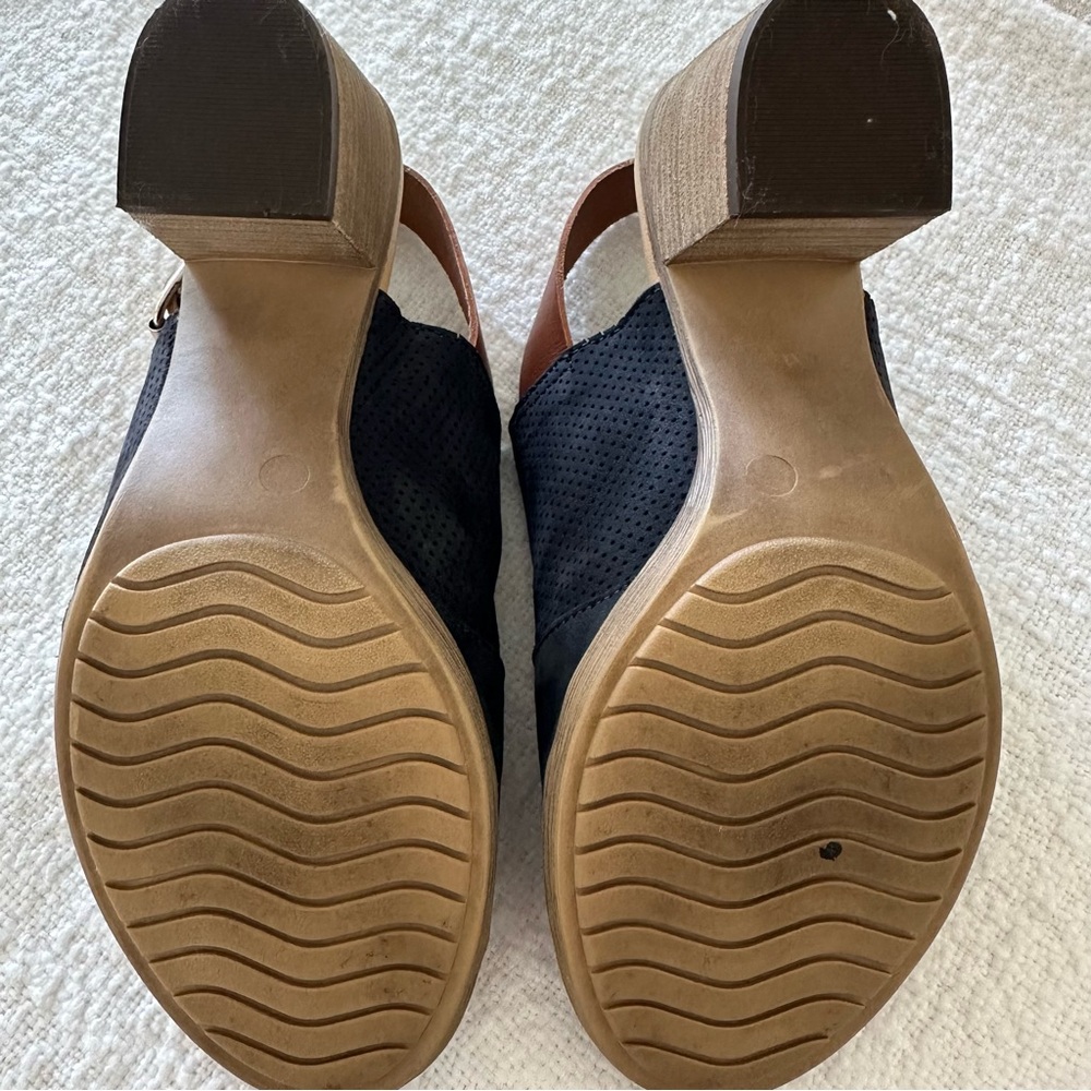 Sophia Milano Block Heels Navy Suede Sandals Slingback Made In Italy 6.5 - Picture 10 of 10